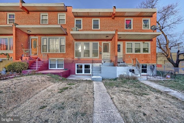 view of front of home featuring a patio