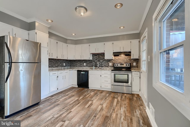 kitchen with sink, white cabinets, ornamental molding, stainless steel appliances, and light hardwood / wood-style flooring