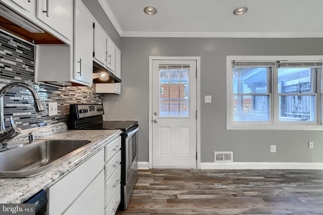 kitchen featuring tasteful backsplash, sink, white cabinets, stainless steel range with electric stovetop, and ornamental molding