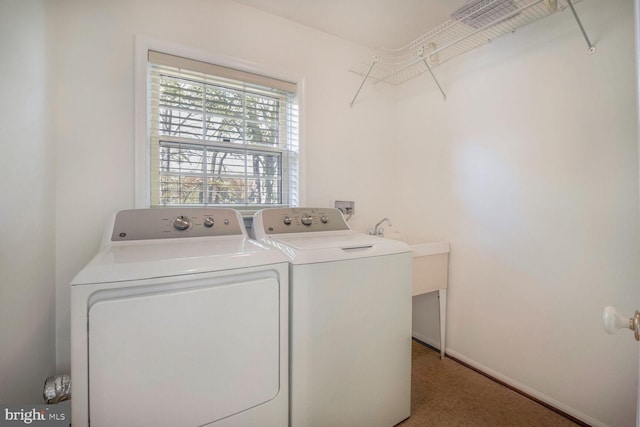 washroom featuring carpet floors and washing machine and clothes dryer