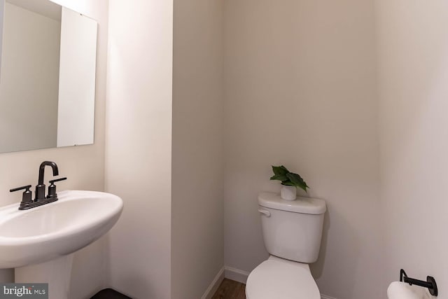 bathroom featuring sink and toilet