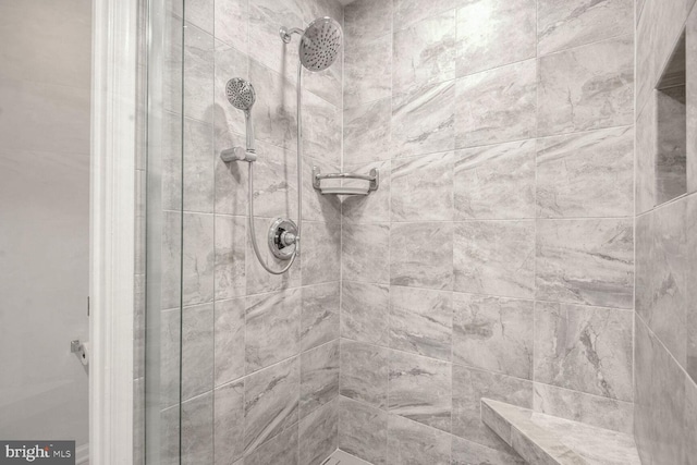 details featuring tiled shower