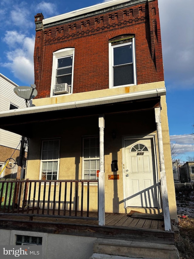 townhome / multi-family property with a porch