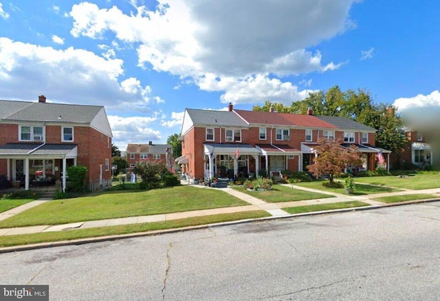 townhome / multi-family property featuring a front lawn