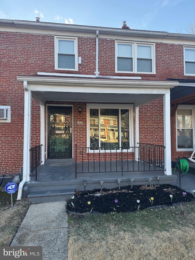 view of front of property featuring a porch