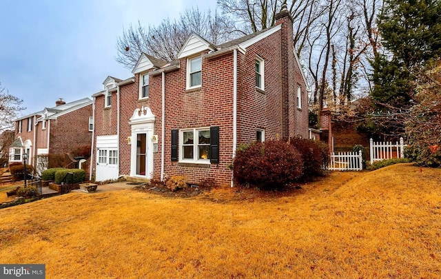 view of front of home with a front lawn