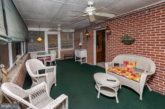 sunroom with ceiling fan