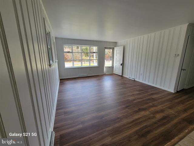 spare room featuring dark wood-type flooring