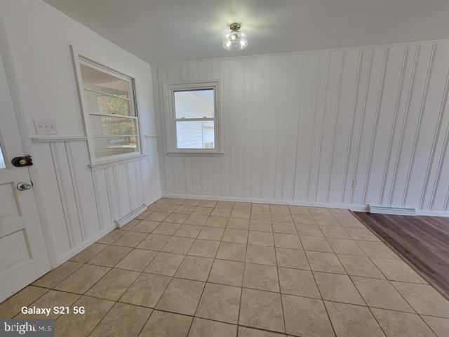 spare room with light tile patterned flooring