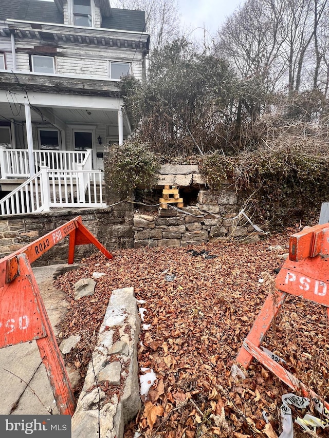 view of yard featuring a porch