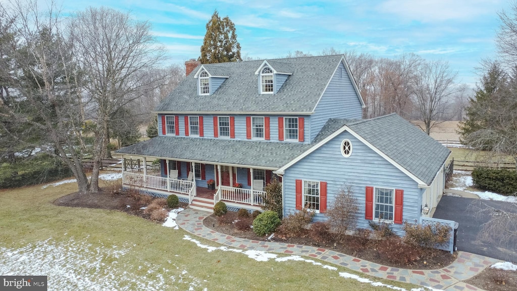 view of front facade with a front yard and a porch