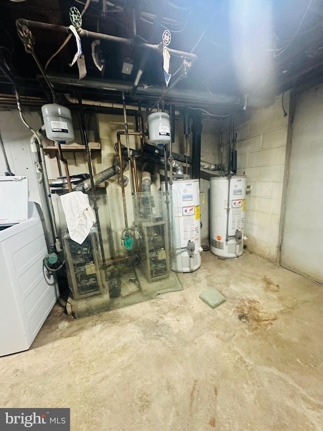 utility room featuring washer / clothes dryer and water heater