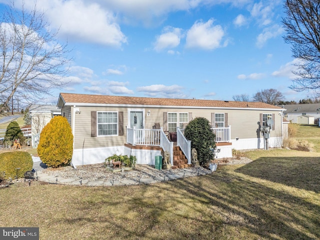 view of front of home featuring a front yard