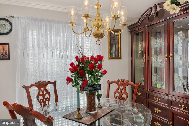 dining room featuring crown molding and an inviting chandelier