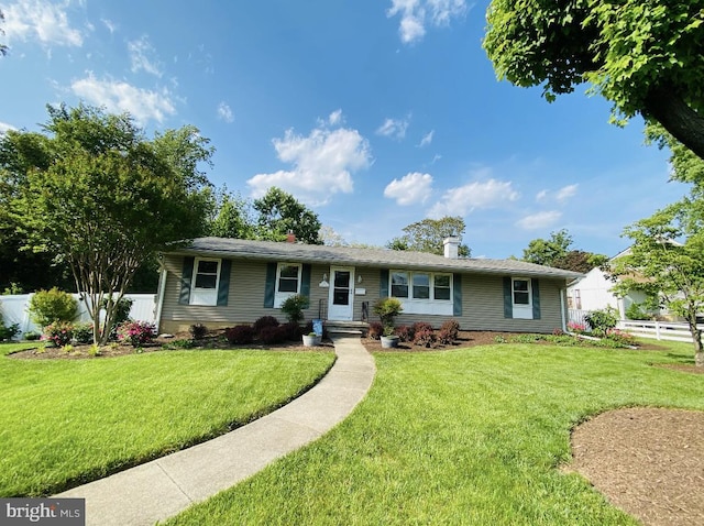 single story home with a front yard