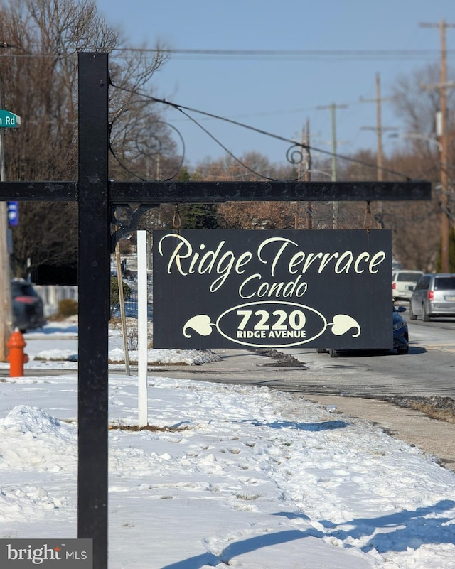 view of community / neighborhood sign