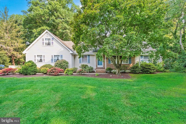 view of front of home with a front lawn