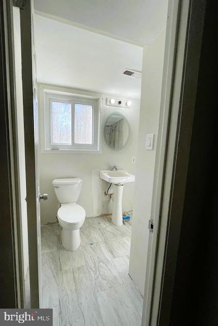 bathroom featuring toilet and sink