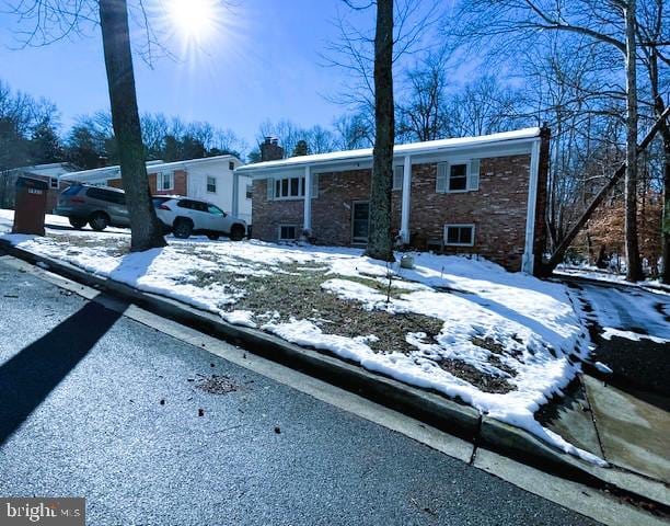 view of front of property featuring a carport