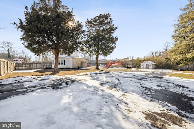 view of yard with a storage shed