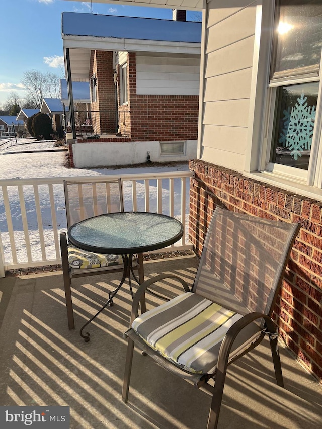 balcony featuring covered porch