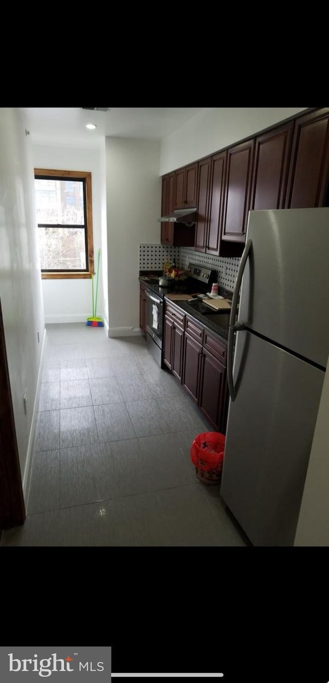 kitchen featuring stainless steel appliances and decorative backsplash