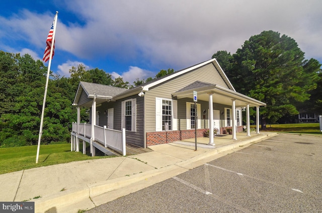 view of front of property with a front yard and covered porch