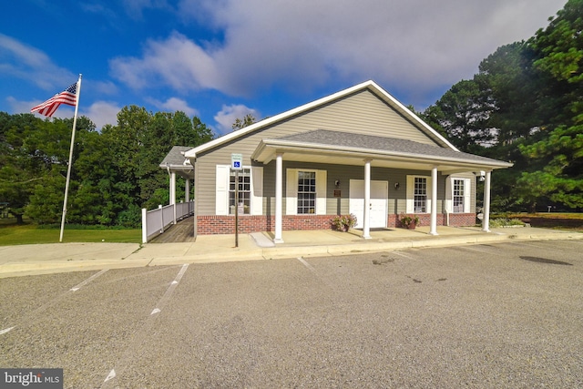 view of front of house featuring a porch