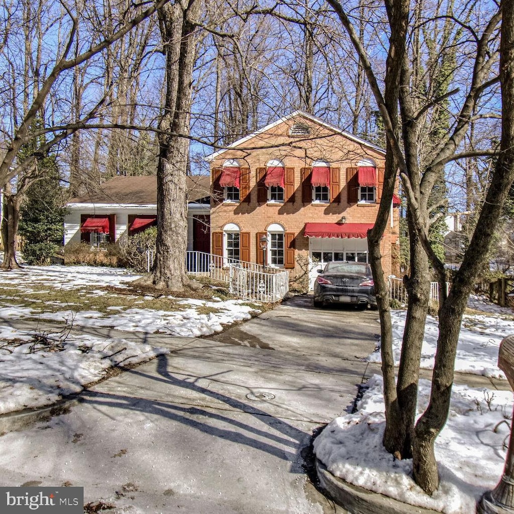 view of front of property