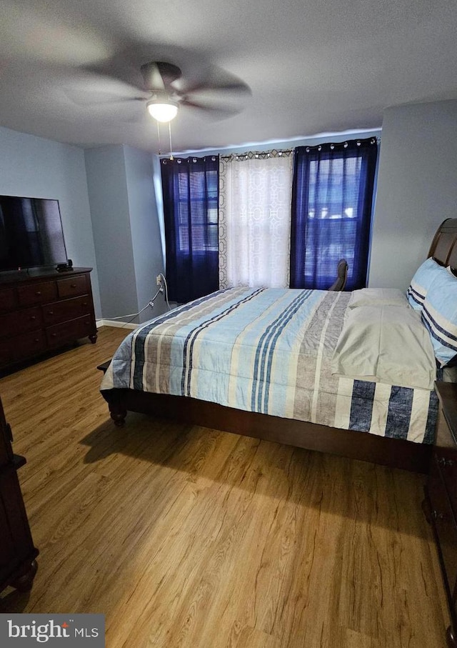 bedroom featuring a textured ceiling, ceiling fan, and hardwood / wood-style flooring