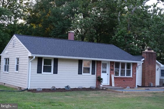 ranch-style house featuring a front yard