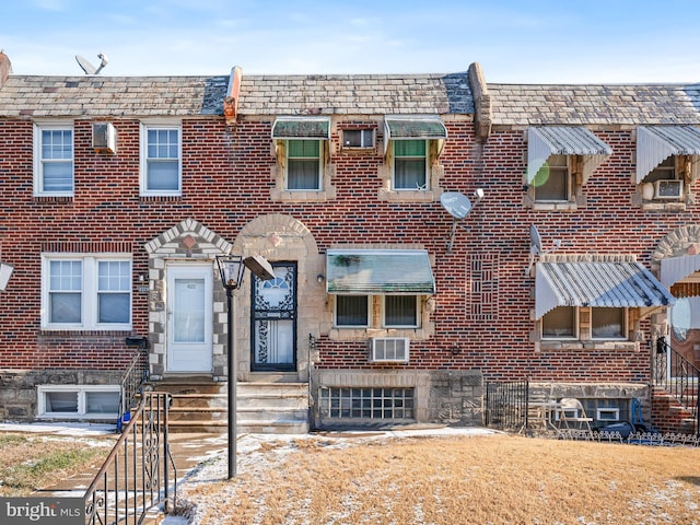 townhome / multi-family property featuring a wall mounted AC