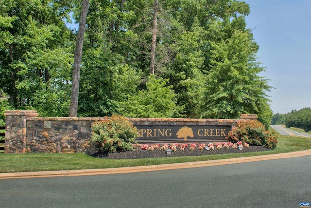 view of community / neighborhood sign