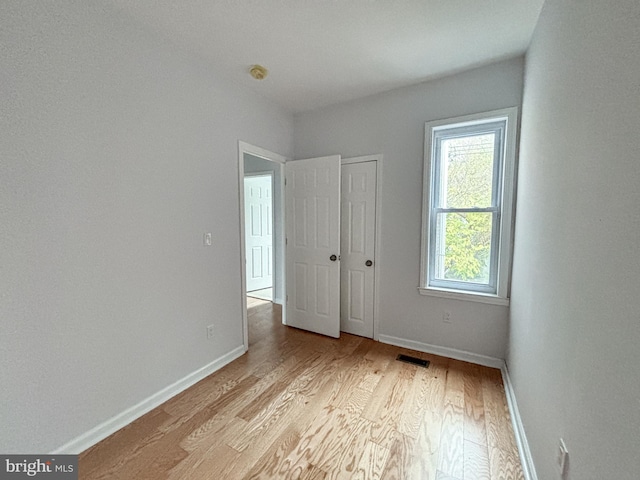 unfurnished room featuring light hardwood / wood-style flooring