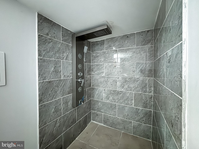 bathroom with a tile shower