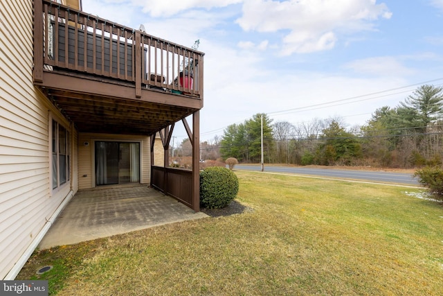 view of yard with a patio