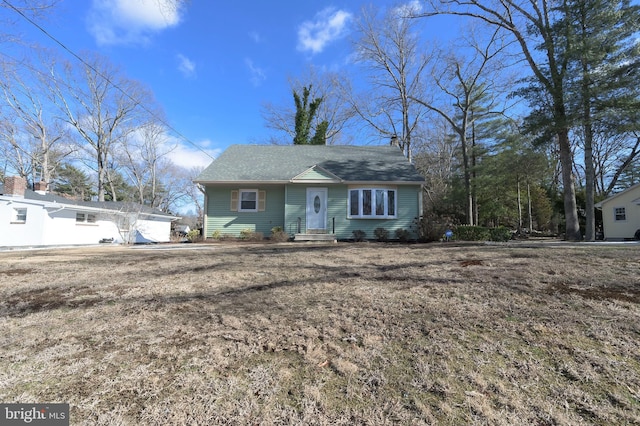 view of front of property with a front yard