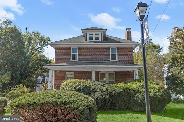 front facade with a front yard