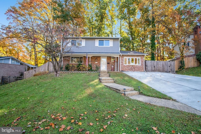 front of property featuring a front lawn