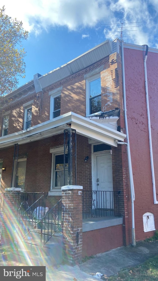 view of front of home with covered porch