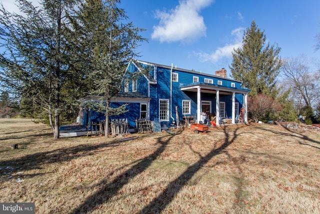 back of house featuring a yard