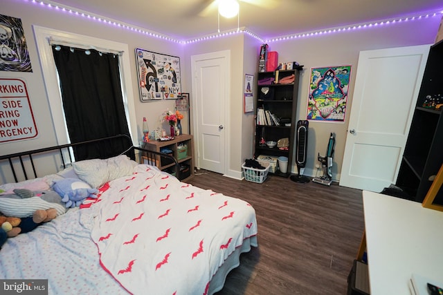 bedroom with dark wood-type flooring and ceiling fan