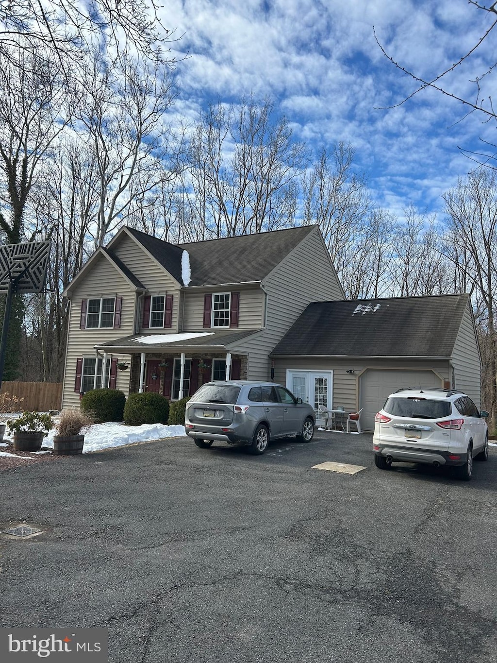 view of front of home with driveway and an attached garage