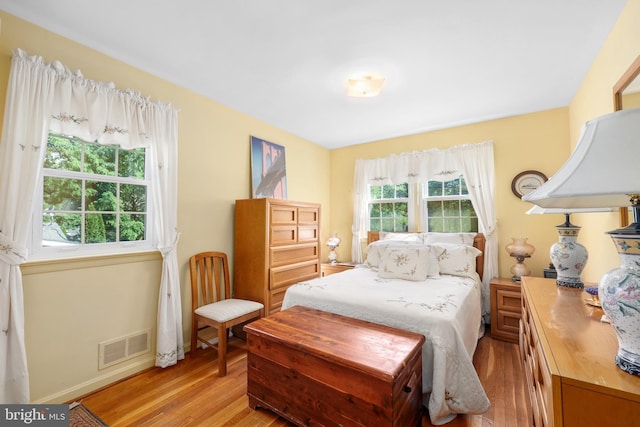 1113 Cameron Rd, Alexandria, VA 22308 - bedroom with light wood-style flooring and baseboards