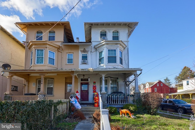 view of front of property featuring a porch