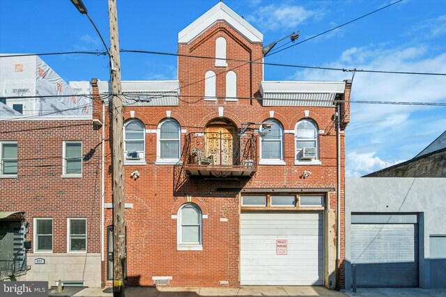 419 Pierce St, Philadelphia, PA 19148 - view of front facade with a garage