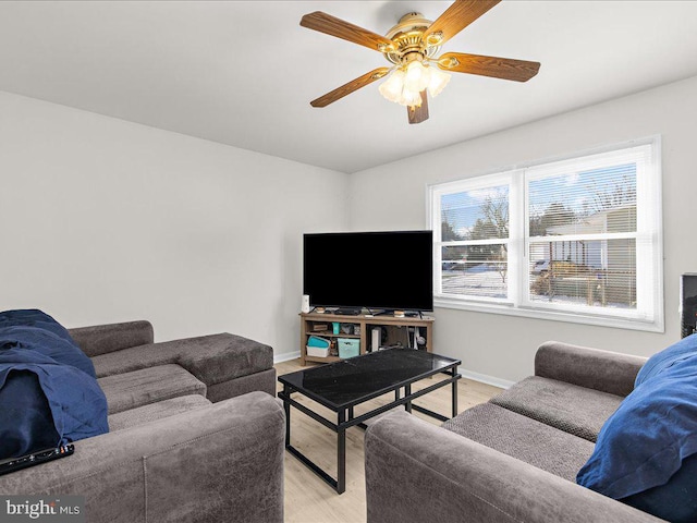 living room with light hardwood / wood-style floors and ceiling fan