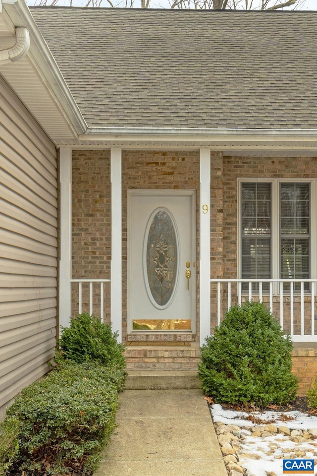 property entrance featuring a porch