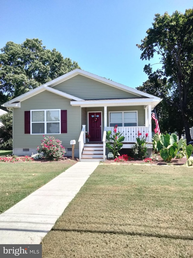 view of front of home with a front lawn and covered porch