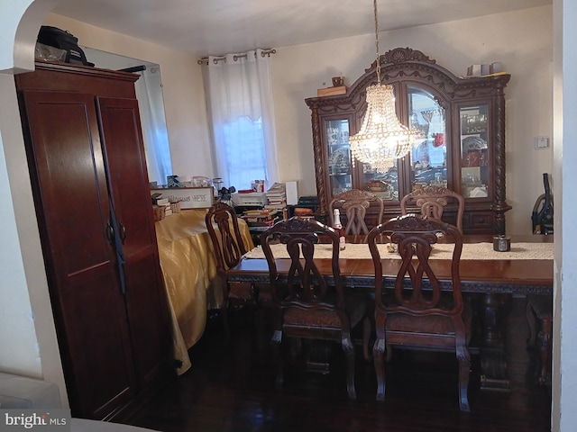 dining area with a notable chandelier